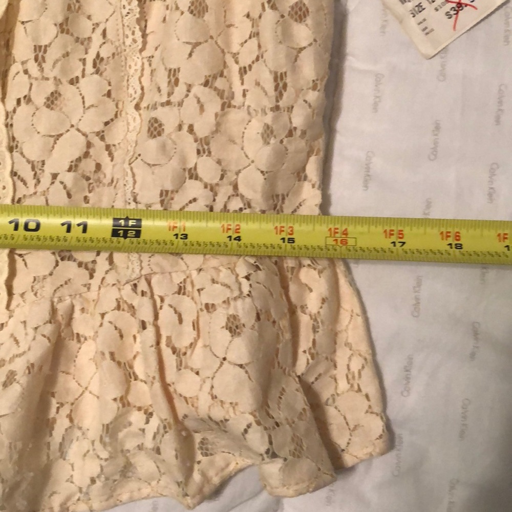 Cream Lace Vest Top Pretty! - Picture 5 of 7